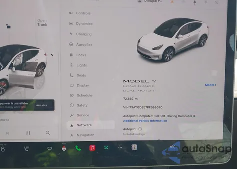 2023 Tesla Model Y Awd/Long Range Dual Motor All-Wheel Drive z USA, uszkodzony, nr VIN 7SAYGDEE7PF699670